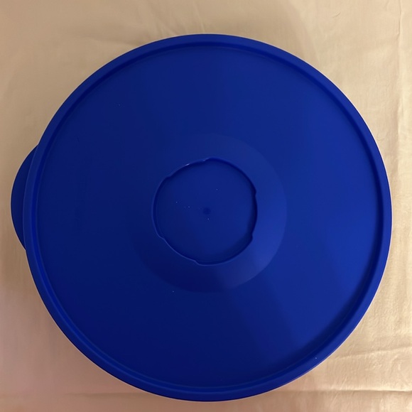 NEW Tupperware Bowl - Picture 5 of 7